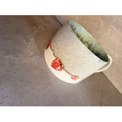 Porcel�nskop med Jordb�r  + hank 