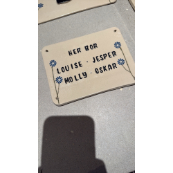 Lille skilt med TAL/BOGSTAVER 