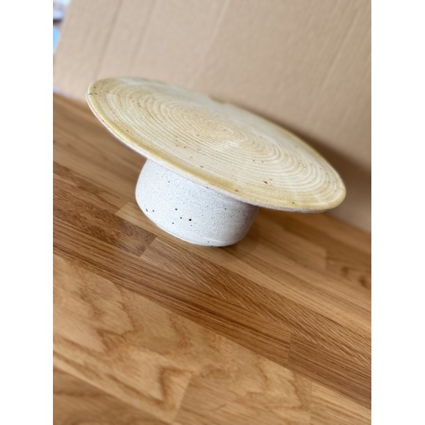 Lagkagefad i stent�j drejet i h�nden