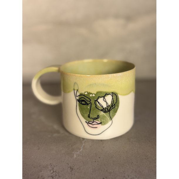 Porcel�nskop med Kvindefigurer + hank 