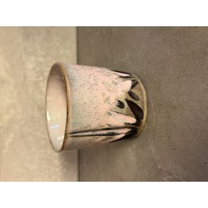 Lille porcel�nskop med udsk�rne blomster 