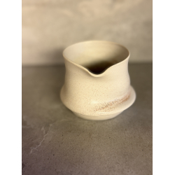 M�lkekande drejet i h�nden 