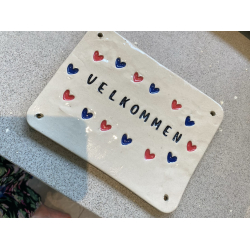 Lille skilt med TAL/BOGSTAVER 